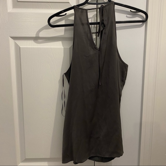 Silky light Guess tank top in Grey. Like new lightly worn - Picture 5 of 5